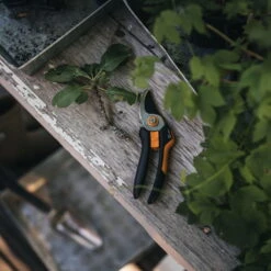 Fiskars Bypass-Schere 'Solid', Schwarz/orange -Garten Sicht Verkäufe 0920300708 Solid Bypass Gartenschere M 2 106804