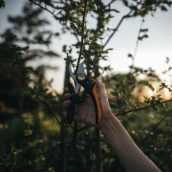 Fiskars Bypass-Schere 'PowerLever', Schwarz/orange -Garten Sicht Verkäufe 0920300712 PowerLever Bypass Gartenschere 2 106811