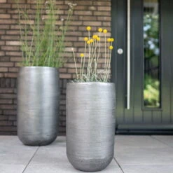 Pflanzgefäß 'Rowen', Silber, Ø 41 X H 72 Cm -Garten Sicht Verkäufe 3210801635 3210801636 3210801637 3210801638 Pflanzgefaess Rowen silber 9 115027 2